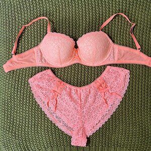 NWOT VS Dream Angels Crystal & Crochet Lace Coral Demi Bra & M Panty Set